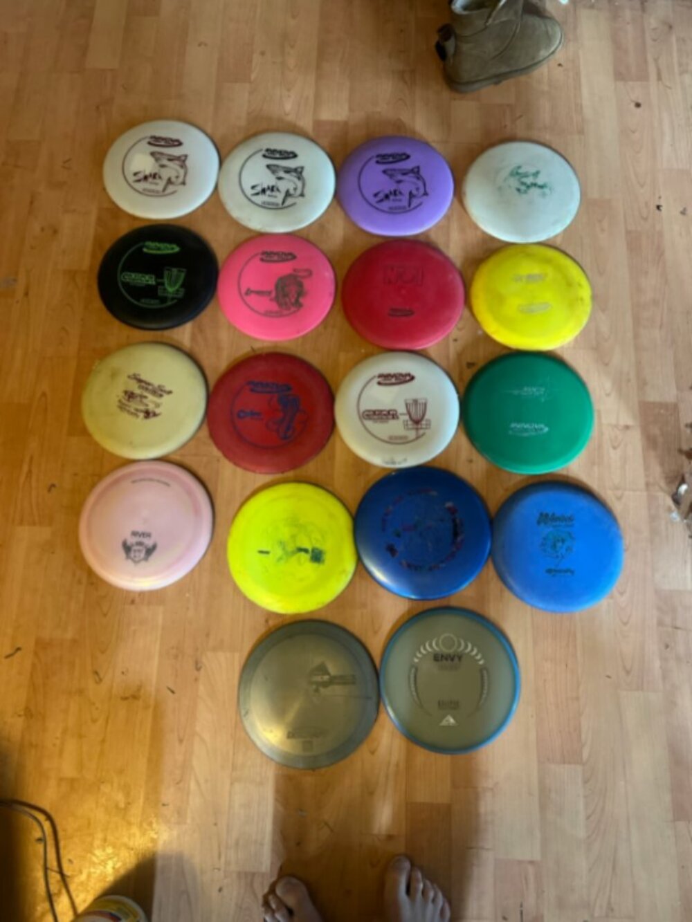 18 Disc golf discs